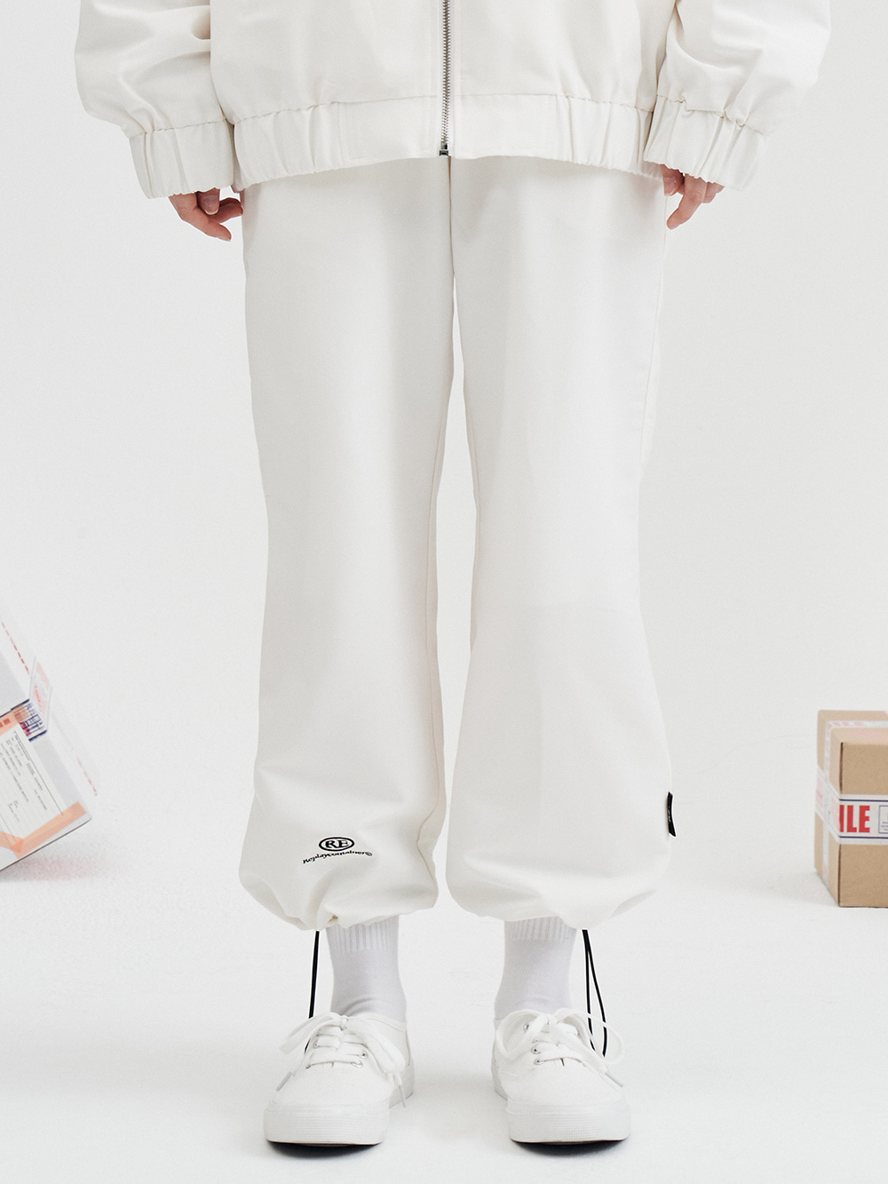 RE capsule logo track string pants (white)
